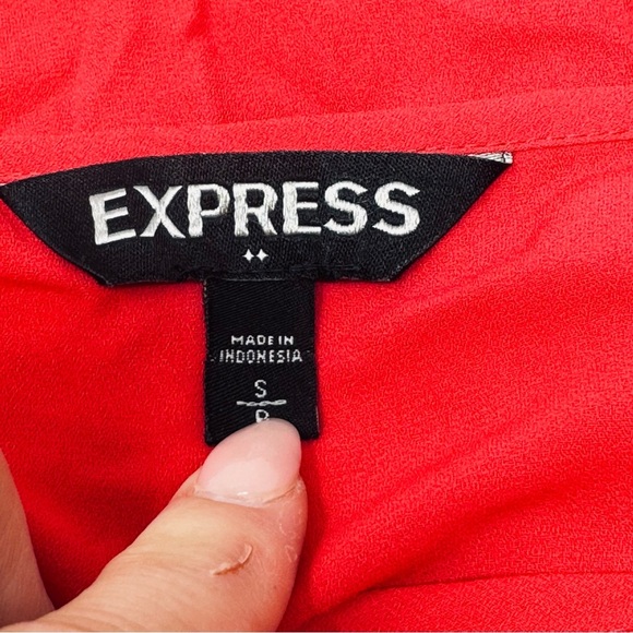 Express. Women's Raspberry Keyhole Blouse. Size Small. - Picture 3 of 8
